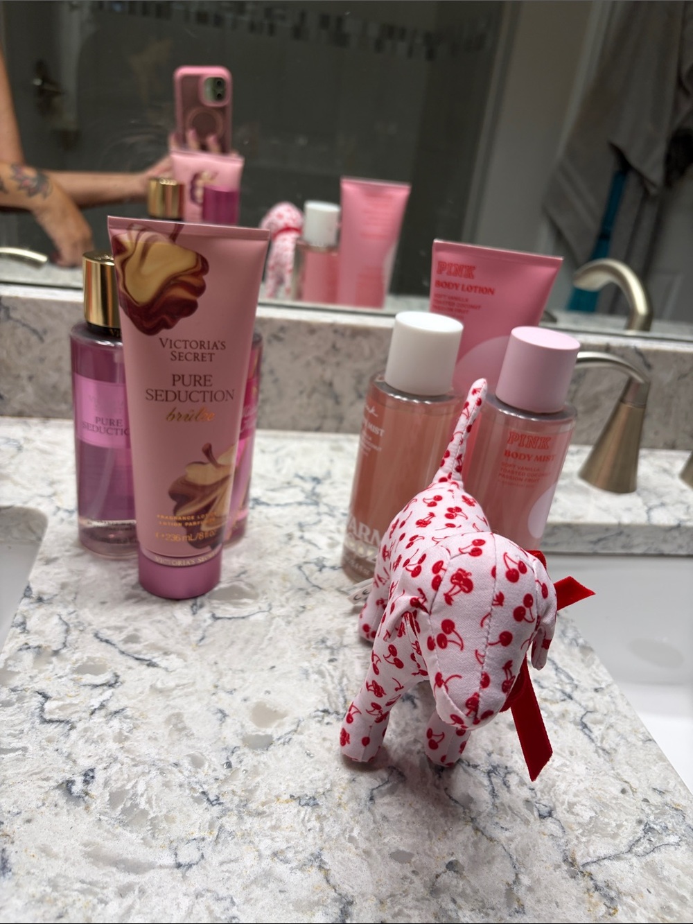 Victoria secret stuffed toy with accessories look at pictures